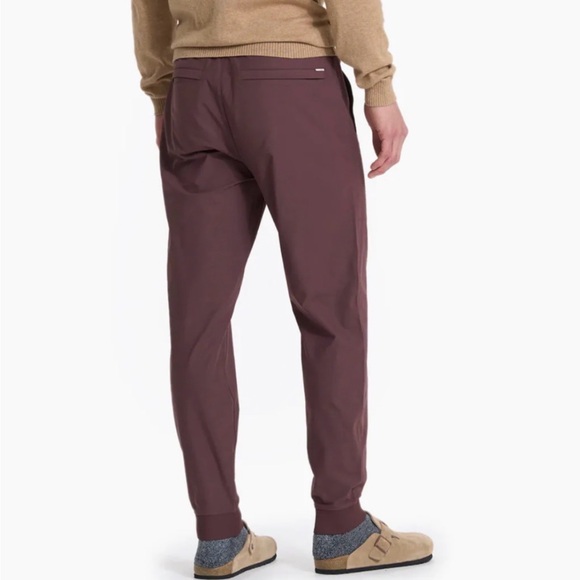 Vuori Men's Meta Joggers in Chestnut Size Medium